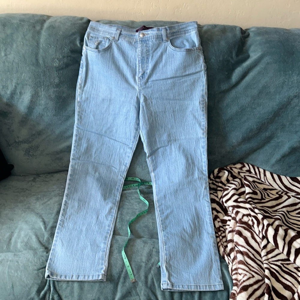 Gloria Vanderbilt size 12 petite Amanda Jeans light blue stretchy